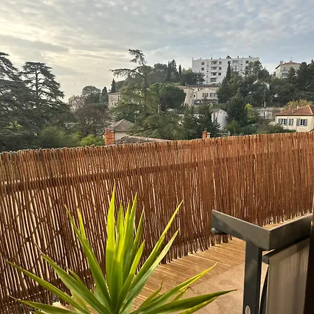 Petit Paris Ним